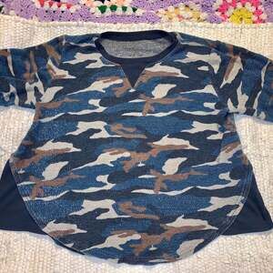 DENIM BLUE CAMOUFLAGE TEXTURED & OVERSIZED SHORT SLEEVED JUMPER SWEATSHIRT osfa